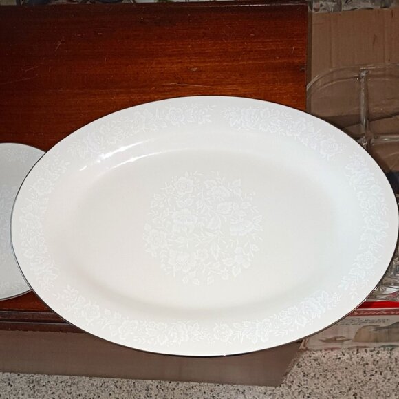 Vintage 12" Oval Serving Platter Winterset by American Royalty 1001 - Picture 1 of 6